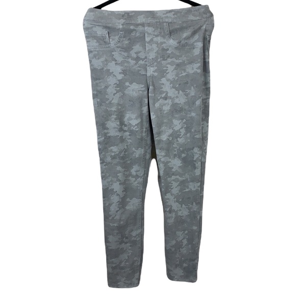 SPANX Jeanish Leggings StoneWash Camo - Picture 6 of 9